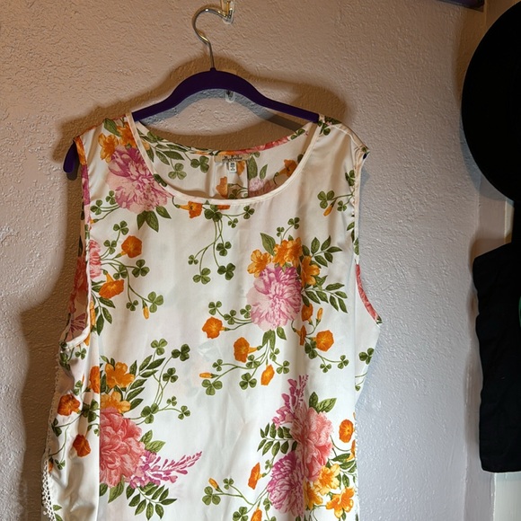 Floral tank top with cute ruffles sides xxxl - Picture 2 of 5